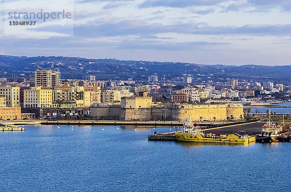 Hafenstadt Civitavecchia  Metropolitanstadt Rom  Region Latium  Italien  Europa