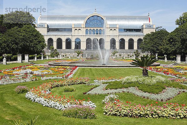Botanischer Garten  Festhaus der Flora mit Blumenbeeten und Springbrunnen  Köln  Nordrhein-Westfalen  Deutschland  Europa