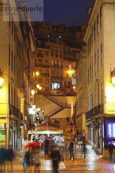 Altstadtviertel Chiado bei Abenddämmerung  Lissabon  Portugal  Europa