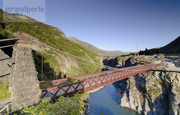 Kawarau Gorge Suspension Bridge über den Kawarau River  Otago Regio  Südinsel  Neuseeland  Ozeanien