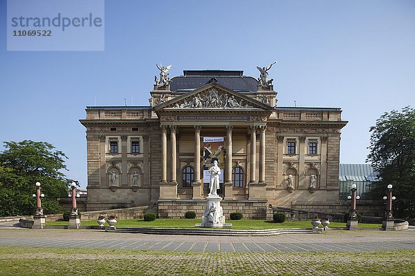 Hessisches Staatstheater in Parkanlage Warmer Damm  Wiesbaden  Hessen  Deutschland  Europa