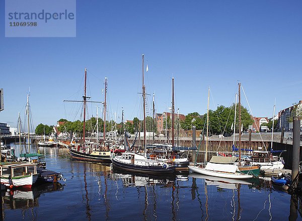 Alte Segelboote im Vegesacker Hafen  Bremen-Vegesack  Bremen  Deutschland  Europa