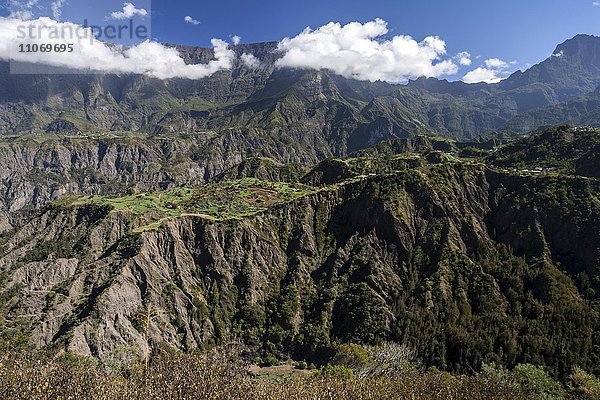 Ausblick in die Caldera Cirque de Cilaos  UNESCO Weltnaturerbe  La Reunion  Afrika