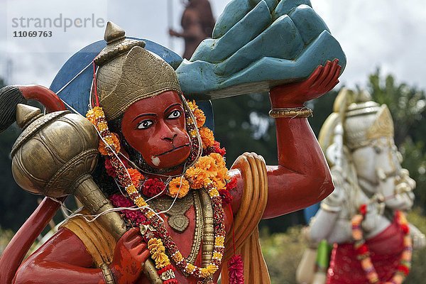 Statue Affengott Hanuman am heiligen Kratersee Grand Bassin oder Ganga Talao  Mauritius  Afrika