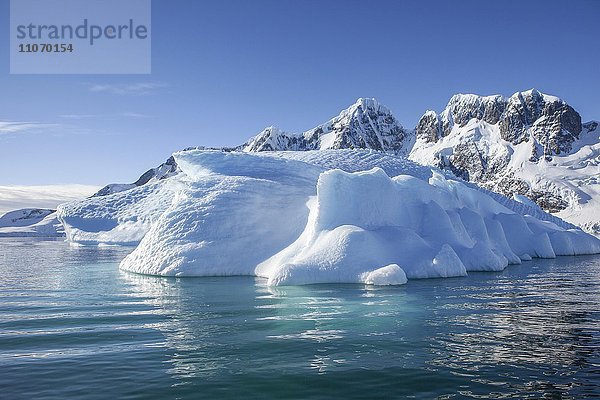 Eis und Felsen  Antarktische Halbinsel  Antarktis  Antarktika