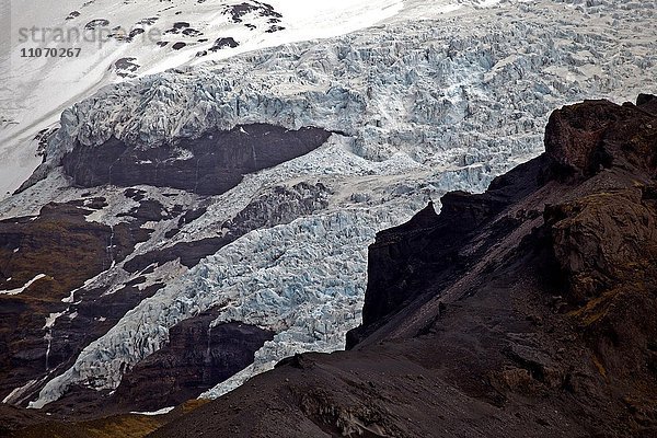Zerklüfftetes Eis  Gletschereis  Gletscherzunge vom Gletscher Vatnakökull bei Skaftafell  Südisland  Island  Europa