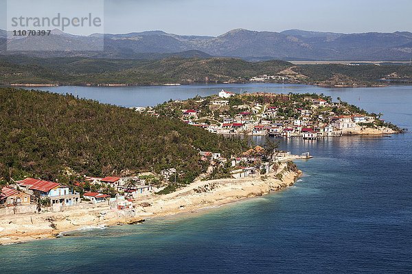 Ausblick auf die Insel Cayo Granma in der Bucht Bahia de Santiago de Cuba  Santiago de Cuba  Provinz de Santiago de Cuba  Kuba  Nordamerika