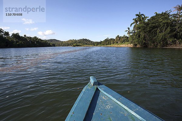 Bootsfahrt auf dem Rio Tao  wasserreichster Fluss Kubas  Provinz Guantanamo  Kuba  Nordamerika