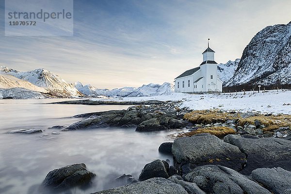 Kirche von Gimsoy  Lofoten  Norwegen  Europa