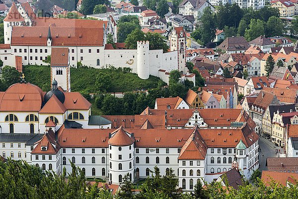 Hohes Schloß und Kloster Füssen  Ausblick vom Kalvarienberg  Allgäu  Oberbayern  Bayern  Deutschland  Europa