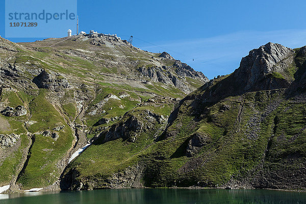 Lac d'Oncet  Pic du Midi de Bigorre mit Observatorium  Hautes-Pyrénées  Frankreich  Europa