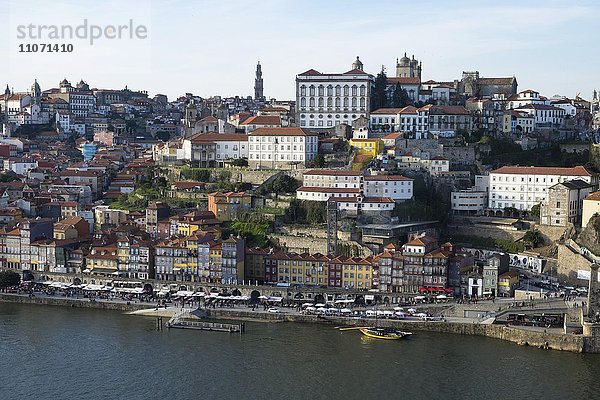 Blick auf Altstadt Ribeira  Porto  UNESCO Weltkulturerbe  Portugal  Europa