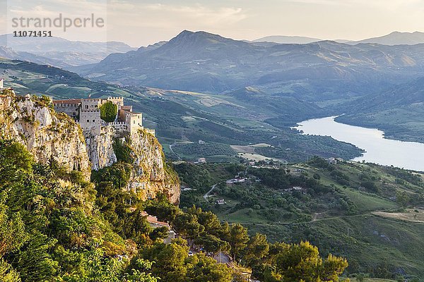 Burg Castello di Cáccamo  Provinz Palermo  Sizilien  Italien  Europa