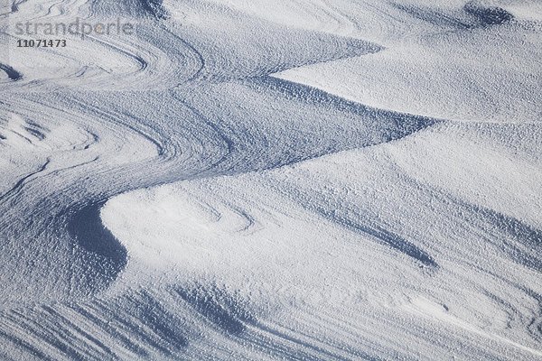 Schneeverwehungen  Struktur im Schnee im Winter  Feldberg  Schwarzwald  Baden-Württemberg  Deutschland  Europa