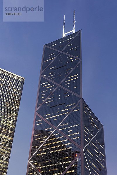 Bank of China Tower bei Dämmerung  Architekt Ieoh Ming Pei  Stadtteil Central  Hongkong Island  Hongkong  China  Asien