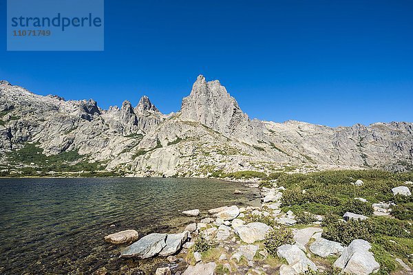 Bergsee Lac de Melo  dahinter Gebirge  Restonica Hochtal  Corte  Département Haute-Corse  Korsika  Frankreich  Europa