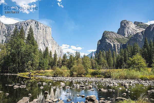 Valley View mit Ausblick zum El Capitan mit Fluss Merced river  Yosemite Nationalpark  Kalifornien  USA  Nordamerika