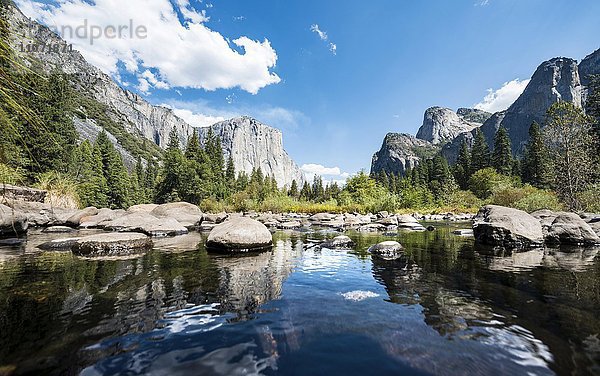 Valley View mit Ausblick zum El Capitan mit Fluss Merced river  Yosemite Nationalpark  Kalifornien  USA  Nordamerika