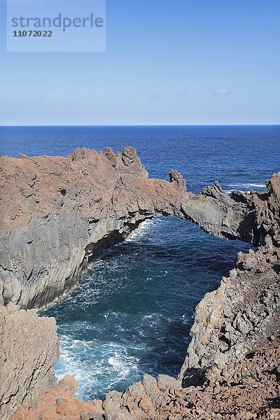 Felsentor Arco de la Tosca  Punta de la Dehesa  El Hierro  Kanarische Inseln  Spanien  Europa