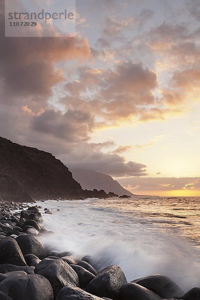 Küste bei Los Llanillos bei Sonnenuntergang  El Hierro  Kanarische Inseln  Spanien  Europa