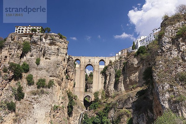 Brücke Puente Nuevo über der Schlucht des Rio Guadalevin  Ronda  Andalusien  Spanien  Europa