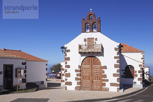 Touristinfo und Kirche von Las Tricias  La Palma  Kanarische Inseln  Spanien  Europa