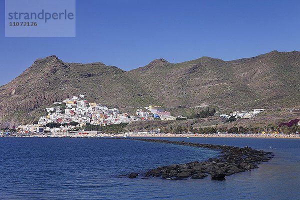 Strand Playa de las Teresitas mit San Andres  Teneriffa  Kanarische Inseln  Spanien  Europa