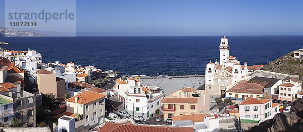 Sicht auf den Ort mit Basilika de Nuestra Senora  Candelaria  Teneriffa  Kanarische Inseln  Spanien  Europa