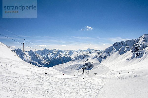 Panoramablick in Schweizer Alpen  Skigebiet Motta Naluns  Scuol  Graubünden  Schweiz  Europa