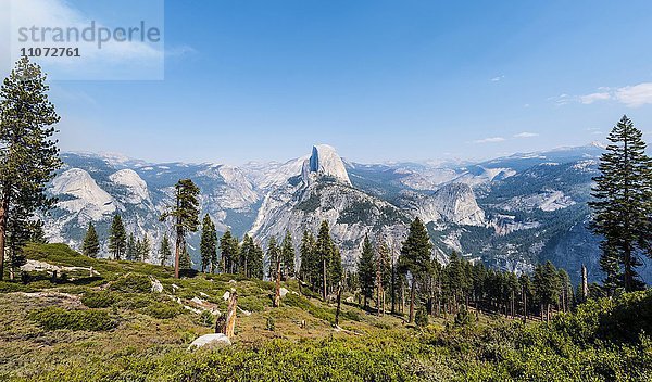 Ausblick ins Yosemite Valley  Half Dome  Yosemite Nationalpark  Kalifornien  USA  Nordamerika