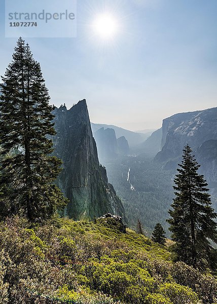 Ausblick ins Yosemite Valley  Taft Point  El Capitan  Yosemite Nationalpark  Kalifornien  USA  Nordamerika