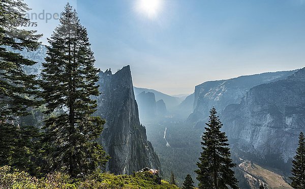 Auslick ins Yosemite Valley  Taft Point  El Capitan  Yosemite Nationalpark  Kalifornien  USA  Nordamerika