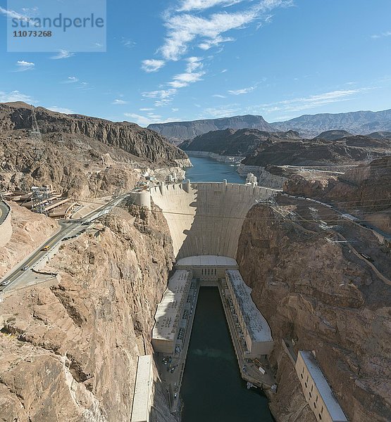 Ausblick von Mike O'Callaghan-Pat Tillman Memorial Bridge auf Staumauer Hoover Dam  Staudamm  Talsperre  Lake Mead Recreation Area  Arizona  Nevada  USA  Nordamerika