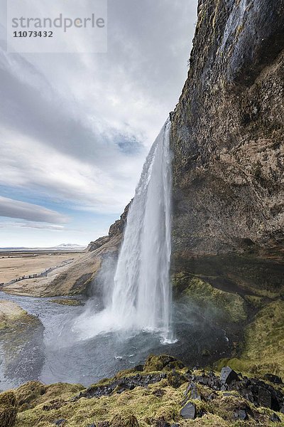 Wasserfall Seljalandsfoss  Fluss Seljalandsa  Suðurland  Island  Europa