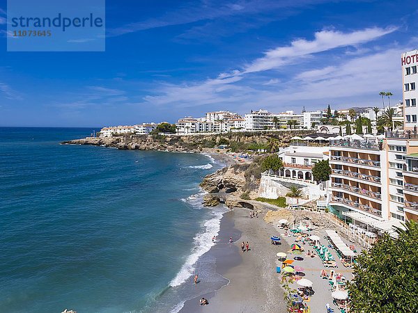Strand Playa El Salón  Nerja  Provinz Malaga  Costa del Sol  Andalusien  Spanien  Europa