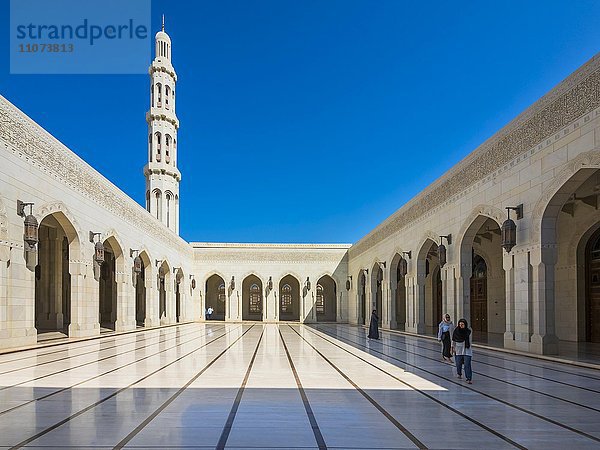 Innenhof  Große Sultan-Qabus-Moschee  Muscat  Oman  Asien
