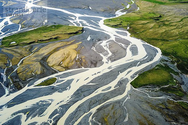 Flusslandschaft vom Gletscherabfluss  Gletscher Jökulsarlon  Luftaufnahme  Island  Europa