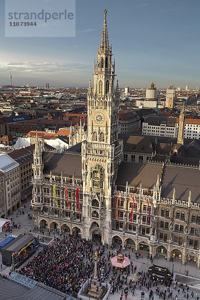 Ausblick auf Neues Rathaus und Marienplatz  München  Oberbayern  Bayern  Deutschland  Europa