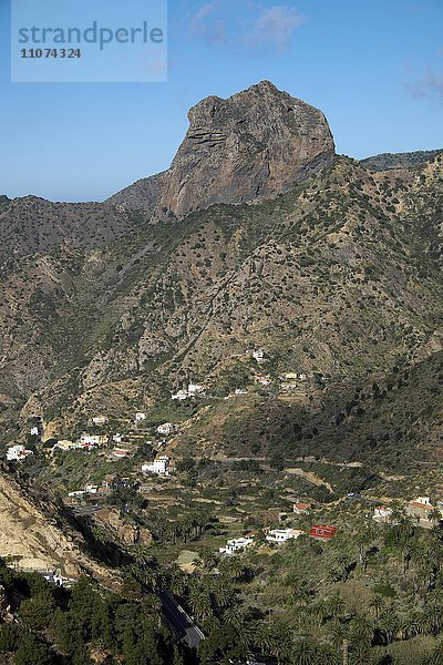 Vallehermoso mit dem Felsmassiv Roque Cano  La Gomera  Kanarische Inseln  Spanien  Europa