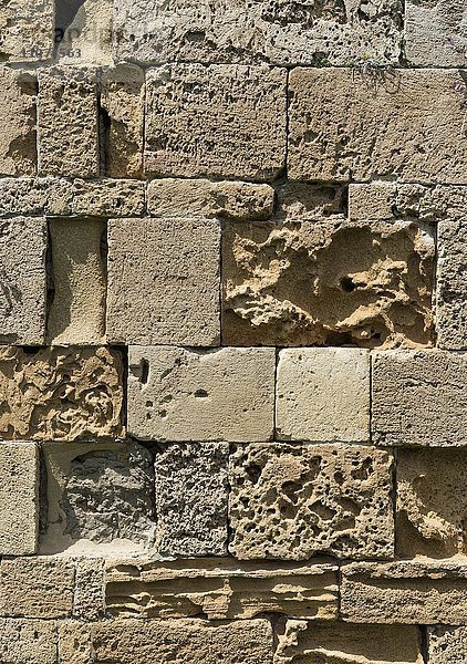 Alte Mauer aus behauenen Steinen  Piazza del Duomo oder Piazza dei Miracoli  Pisa  Toskana  Italien  Europa