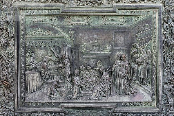 Bronzerelief am Eingangsportal  Westfassade  Dom Santa Maria Assunta  Piazza del Duomo oder Piazza dei Miracoli  Pisa  Toskana  Italien  Europa