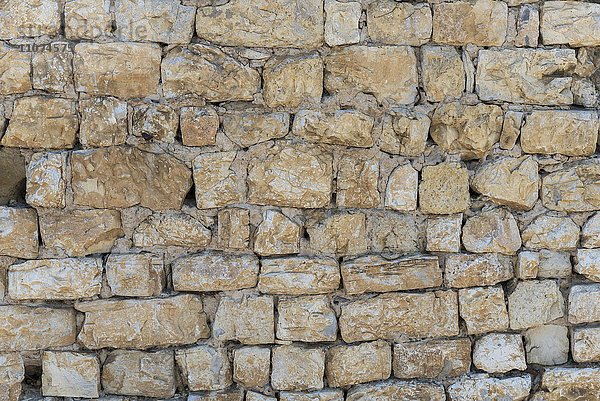 Alte Mauer aus verschieden großen Steinen  Toskana  Italien  Europa