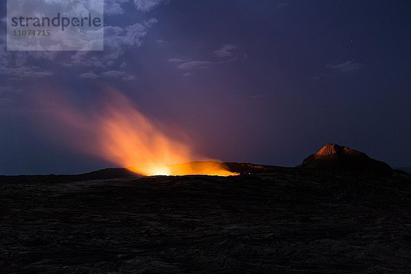 Erta Ale  Eruption bei Nacht  Vulkanausbruch  Krater  aktiver Vulkan  Danakil-Depression  Afar-Dreieck  Äthiopien  Afrika