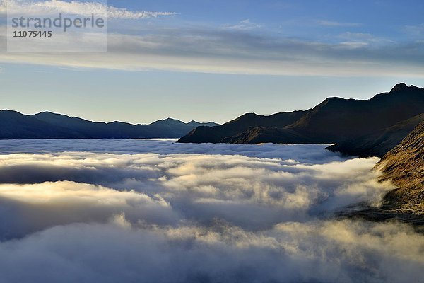 Wolkendecke über dem Oberen Mölltal  Ausblick von Franz-Josefs-Höhe  Nationalpark Hohe Tauern  Kärnten  Österreich  Europa