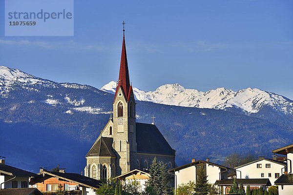 Herz-Jesu-Pfarrkirche  Stans  Tirol  Österreich  Europa