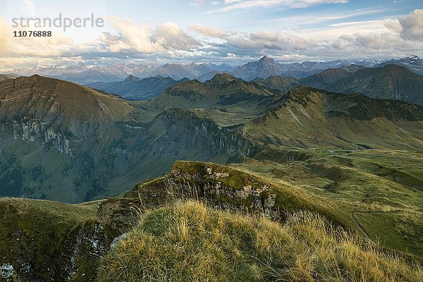 Wolkenstimmung  Ausblick vom Diedamskopf auf Allgäuer Alpen  Vorarlberg  Österreich  Europa