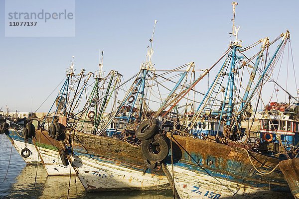 Boote im Fischereihafen von Essaouira  Marokko  Afrika