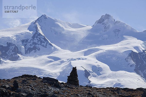 Bergmassiv Monte Rosa mit Schnee  Zermatt  Wallis  Schweiz  Europa