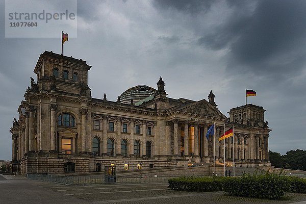 Reichstagsgebäude  Deutscher Bundestag  Regierungsviertel  Berlin  Deutschland  Europa