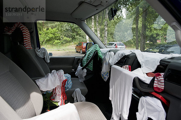 Wäsche trocknen im Auto